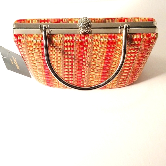 d'margeaux clutch purse silver chain strap and silver handle. - Picture 3 of 12